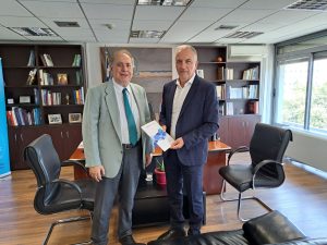 Παράδοση Ετήσιας Έκθεσης Πεπραγμένων 2024 της Ελληνικής Επιτροπής Ατομικής Ενέργειας στον Υφυπουργό Ανάπτυξης Σταύρο Καλαφάτη