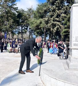 Σταύρος Καλαφάτης: “Τιμούμε εκείνους που έδωσαν τη ζωή τους στο όνομα της Πατρίδας και της Ελευθερίας”