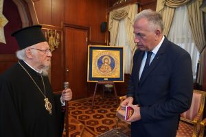 Συνάντηση του Υφυπουργού Ανάπτυξης κ. Σταύρου Καλαφάτη με την Α.Θ.Π. τον Οικουμενικό Πατριάρχη κ.κ. Βαρθολομαίο στο Φανάρι με επίκεντρο την πρωτοβουλία ίδρυσης Ερευνητικού Ινστιτούτου Ηθικής, Θεολογίας και Φιλοσοφίας στην Επιστήμη και την Τεχνολογία