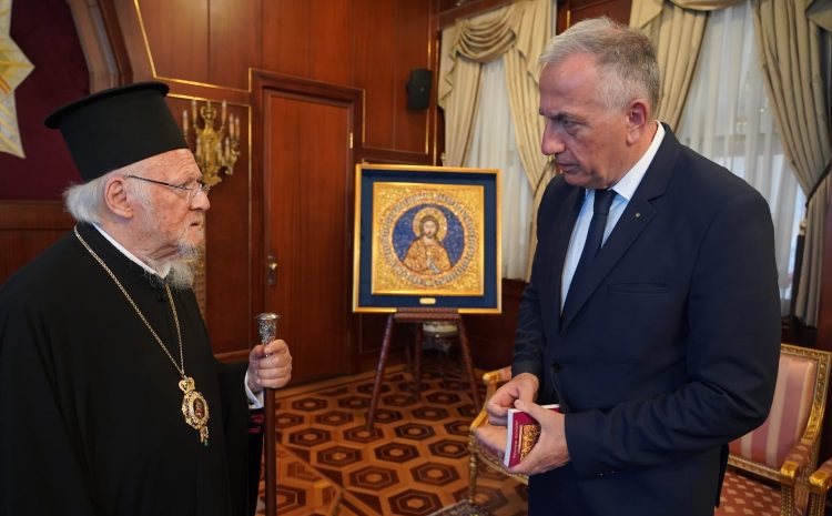  Συνάντηση του Υφυπουργού Ανάπτυξης κ. Σταύρου Καλαφάτη με την Α.Θ.Π. τον Οικουμενικό Πατριάρχη κ.κ. Βαρθολομαίο στο Φανάρι με επίκεντρο την πρωτοβουλία ίδρυσης Ερευνητικού Ινστιτούτου Ηθικής, Θεολογίας και Φιλοσοφίας στην Επιστήμη και την Τεχνολογία